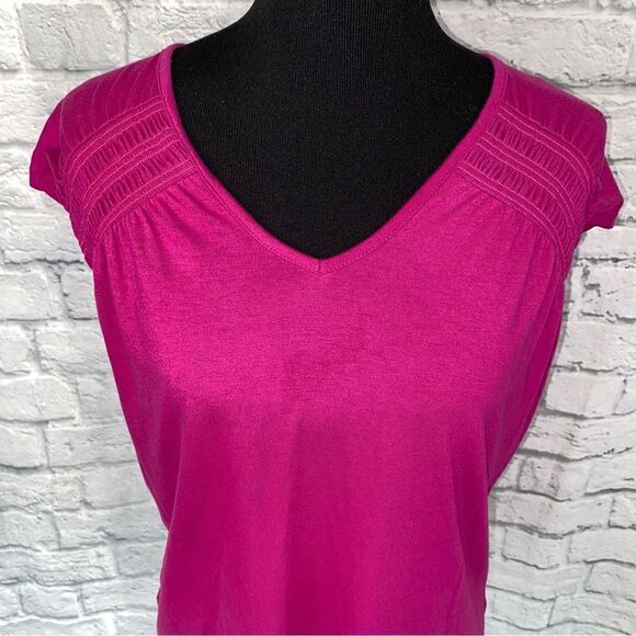 St. John’s Bay active v-cut top with pleated shoulder size petite LG - Picture 3 of 10